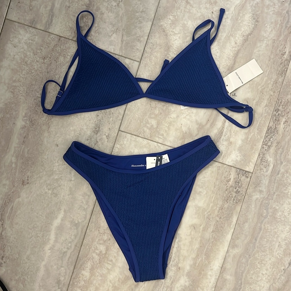 ✨Brand New✨Abercrombie bikini, size S